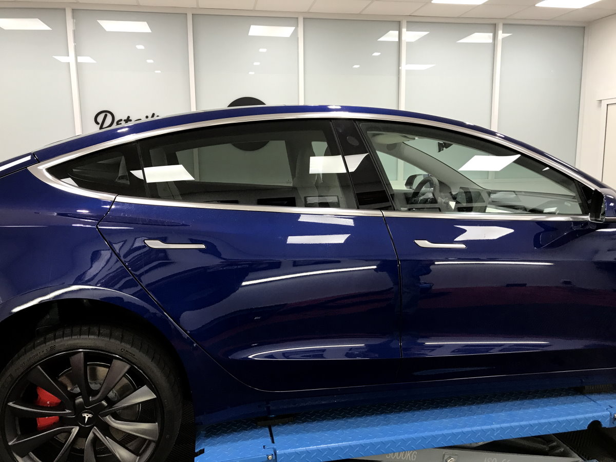 Tesla Model 3 Bleu Outremer: Full céramique - Maniac-Auto Detailing Center