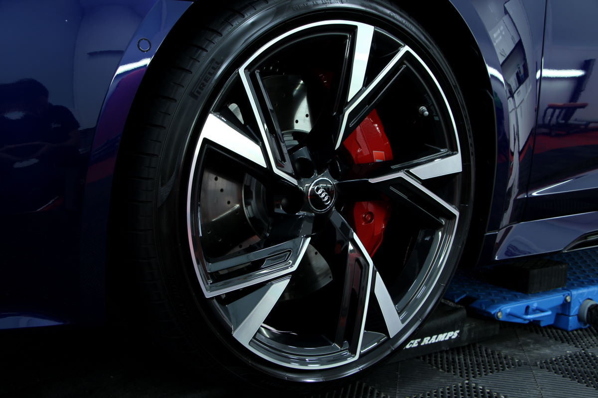 Detailing et traitement céramique carrosserie sur Audi RS6
